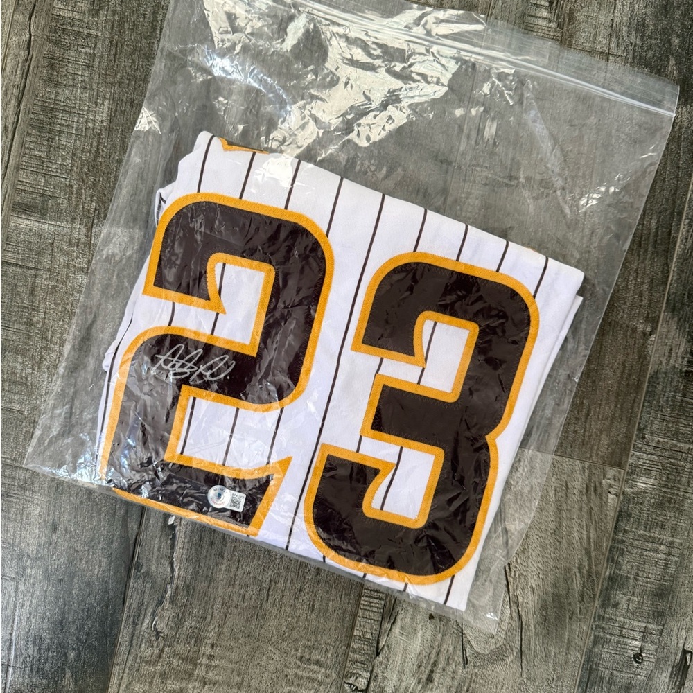 Fernando Tatis Jr. of San Diego Padres Baseball Jersey - signed & authenticated - Picture 11 of 11